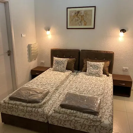 Apartmani Diksi 2 Centar Becicherecul Mare Exterior foto